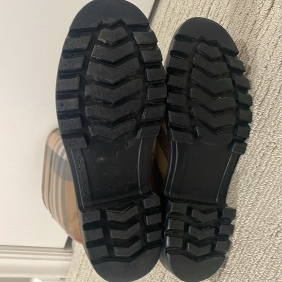 Burberry Rainboots - Picture 4 of 5